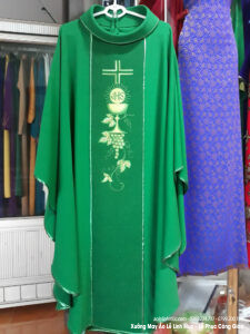 Mẫu áo lễ linh mục màu xanh đẹp