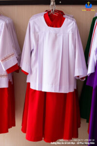 Mẫu áo giúp lễ - lễ sinh màu đỏ đẹp nhất