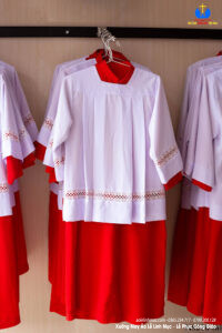 Mẫu áo lễ linh mục nhí dành cho thiếu nhi